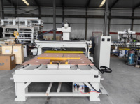 Machine de nesting CNC industrielle 1325/1328 avec tête angulaire et changeur d'outils automatique pour le bois de chêne, de pin et les panneaux de mélamine