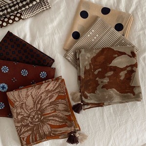 Nouvel An 2026 – Foulard carré vintage style « Old Money » avec pendentif à pompons, motif totem, protection du cou pour <span class=keywords><strong>femme</strong></span>, 58*58 CM - Product Image 2