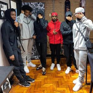 Survêtement de Qualité Supérieure Originale Marque de Luxe NK Tech Fleece pour Homme 3 Pièces en Coton avec Sweat à Capuche, Pantalon de Survêtement et Short pour la Course - Product Image 1