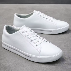 รองเท้าผ้าใบผู้ชายรุ่นใหม่ ฤดูร้อน 2025 สไตล์สปอร์ต ระบายอากาศได้ดี พื้นหนา น้ำหนักเบา เหมาะสำหรับเดินเล่น วัสดุ PU ขายส่งจากโรงงาน - Product Image 6