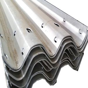 Barriera di Sicurezza Stradale Ondulata AASHTO M180 in Acciaio Zincato a Caldo per Maggiore Sicurezza Stradale - Product Image 6