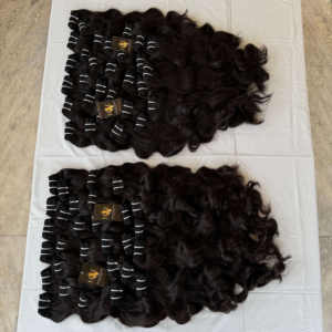 Vente en gros de paquets de cheveux vierges cambodgiens naturels, cheveux indiens à cuticule alignée avec texture bouclée - Product Image 1