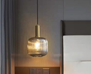 Lampe suspendue décorative en <span class=keywords><strong>verre</strong></span> ambré cannelé Finition en laiton moderne Boule de <span class=keywords><strong>verre</strong></span> nervurée Luminaires suspendus pour salle à manger - Product Image 5