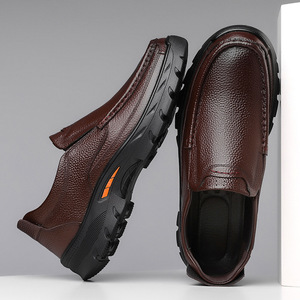 รองเท้าหนังลำลองผู้ชาย พื้นหนา สวมใส่สบาย สีน้ำตาล สำหรับวัยกลางคนและผู้สูงอายุ ใส่ในฤดูใบไม้ร่วง - Product Image 2