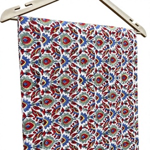 Tela estampada kalamkari de algodón puro de primera calidad con diseños tradicionales multicolor de paisley jaal, estampados a mano. - Product Image 1