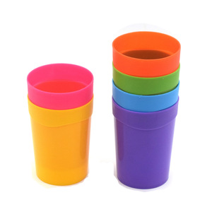 Gobelets en plastique arc-en-ciel 400 ml, lot de six pour pique-nique - Product Image 3