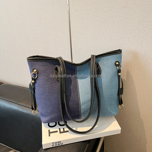 Bolso de Hombro Casual de Gran Capacidad en Mezclilla, Invierno 2025, Nuevo Bolso de Moda Popular con Cierre de Cremallera, Simple para Mujer - Product Image 6