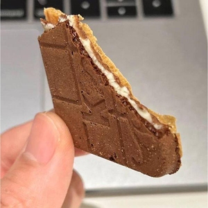 Biscuits Crookie au <span class=keywords><strong>chocolat</strong></span> virals, moelleux et fondants, biscuits gourmands <span class=keywords><strong>aux</strong></span> <span class=keywords><strong>pépites</strong></span> <span class=keywords><strong>de</strong></span> <span class=keywords><strong>chocolat</strong></span> noir pour garniture <span class=keywords><strong>de</strong></span> croissants, vente en gros - Product Image 2