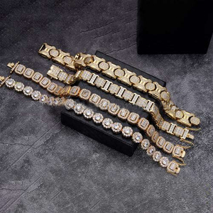 Pulsera de Eslabones Cubanos de Plata de Ley 925 Hecha a Mano con Incrustaciones de Piedras de Moissanita Creadas en Laboratorio que Ofrecen un Brillo Deslumbrante - Product Image 6