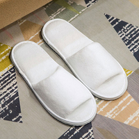 Chaussons d'hôtel jetables personnalisés blancs en tissu éponge écologique et polaire corail à bout ouvert pour invités