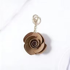 Porte-clés en cuir fleuri le plus vendu, avec motif pivoine en cuir, pour voiture ou sac, pendentif porte-clés, vente en gros disponible - Product Image 3