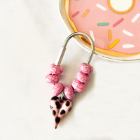 Groothandel op maat gemaakte luipaardhart bedel met kralen, metalen clip sleutelhanger, dames handtas accessoire, Valentijnscadeau