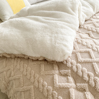 Couette en flanelle jacquard personnalisée en gros, épaisse et thermique, réversible, en velours et peluche, pour l'hiver