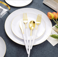 Assiette en plastique jetable à fond blanc et bord doré Phnom Penh, 7,5 et 10,25 pouces, pour banquets et événements transfrontaliers
