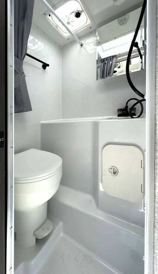 Lance 650 Pickup Camper Interior Allroad Outdoor Léger Luxe Short