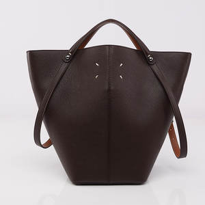 Bolso de piel de vaca suave con asa para el hombro, un bolso cruzado retro y sencillo de gran capacidad para mujer - Product Image 1