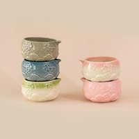 Ensemble de thé matcha en porcelaine à motif de fleurs de cerisier en relief, cinq pièces, écologique, durable, design Japandi, accessoires pour café