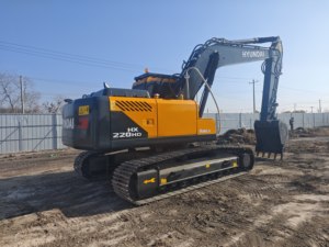 Excavadora Hidráulica de Orugas <span class=keywords><strong>Hyundai</strong></span> HX220 con Motor Cummins, Bomba y Rodamientos, <span class=keywords><strong>20</strong></span> Toneladas, Modelo 2018, Excelente Estado, Cucharón de 1.0m - Product Image 4