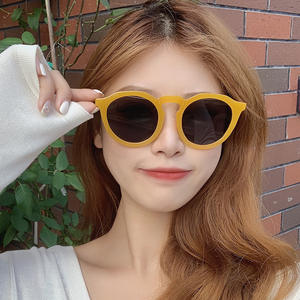 Gafas de sol de estilo coreano con montura redonda UV400, unisex, lentes de PC ligeras, tipo 3, color negro brillante y gris J4-3319 - Product Image 1