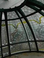 Magnifique dôme de mosquée en verre teinté avec structure métallique, extérieur écologique, ne se décolore jamais
