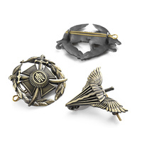 Broches personnalisées en métal, gaufrage, jeu, broches de créateur creuses, alliage de zinc 3D, laiton plaqué cuivre, épingles à revers en métal