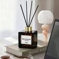 Diffuseur de parfum en verre ambré de luxe avec bouchon doré, étiquette personnalisée, logo sur mesure, design carré incurvé, huile essentielle, parfum frais, longue durée