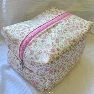 Sweet and fresh floral makeup bag, soft quilted <b>toiletry</b> bag, travel portable ultra-clear skincare product <b>storage</b> bag - Product Image 1