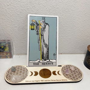 Tableau pendule <span class=keywords><strong>de</strong></span> méditation personnalisé découpé au laser gravé phase <span class=keywords><strong>de</strong></span> lune oracle support en bois porte-cartes <span class=keywords><strong>de</strong></span> tarot - Product Image 2