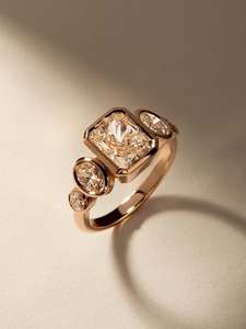 Bague artisanale sertie de diamants de laboratoire 2,5-3,5 CTW, diamants ovales et ronds taille radiant en or jaune, or blanc, or rose - Product Image 3