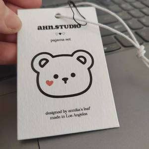 Etiquetas colgantes para ropa de PVC/tela reciclado <span class=keywords><strong>2026</strong></span>, diseño CE AI para vendedores de EE. UU., etiqueta colgante de papel de nuevo diseño - Product Image 6