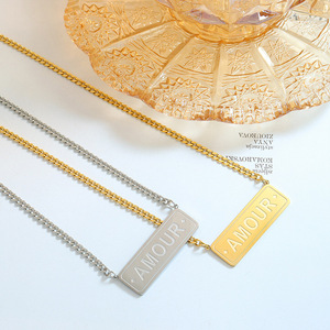 Collier pendentif carré simple en acier inoxydable plaqué or avec inscription <span class=keywords><strong>AMOUR</strong></span>, style punk hip-hop - Product Image 4