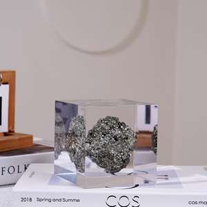 Cubo Acrílico con Minerales Naturales en su Interior, Decoración Geométrica Cuadrada de Resina, Decoración de Mesa para Todas las Temporadas, Regalo Personal - Product Image 1