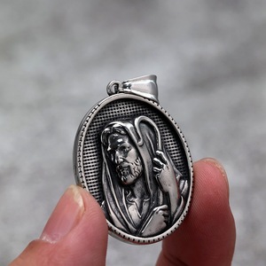 Yunnique – collier avec pendentif en acier inoxydable pour hommes, médaille de saint Christophe de la Grèce antique, bijoux cadeau à une face - Product Image 4