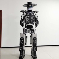 Costume de danse robot LED sur le thème du cowboy, en promotion, avec panneaux lumineux sculptés sur mesure, mascotte sur échasses pour les activités de défilés de carnaval