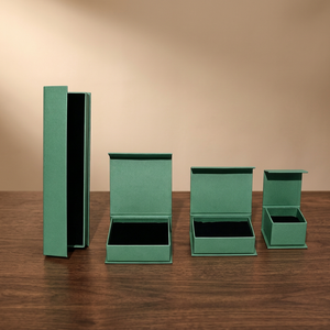 Boîte à bijoux magnétique carrée à couvercle rabattable pour bagues, boucles d'oreilles, bracelets et colliers, personnalisable avec logo, vente en gros - Product Image 6