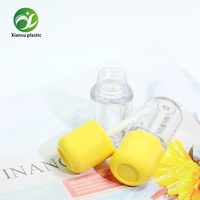 Vente en gros de mini flacons de gloss à lèvres transparents et mignons avec bouchon jaune, conteneur cosmétique en plastique vide portable personnalisable OEM/ODM