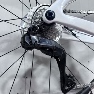 Vélo de route professionnel en carbone T800, groupe électronique <span class=keywords><strong>Ultegra</strong></span> R8170 Di2 24 <span class=keywords><strong>vitesses</strong></span>, frein à disque hydraulique, 7,8 kg - Product Image 5