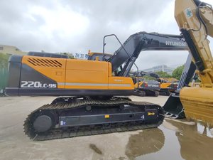 Excavatrice sur chenilles Hyundai 220LC d'origine, machine de construction Hyundai 220LC d'occasion, faible nombre d'heures de travail, vente en promotion - Product Image 3