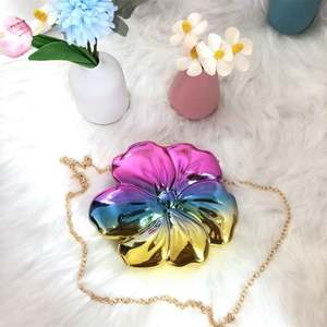 Borsa a Mano a Forma di Cuore con Strass per Donna, Pochette da Sera Dorata con Cristalli per Cerimonie - Product Image 4