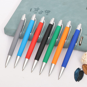 Approvisionnement en gros pour hôtels <span class=keywords><strong>et</strong></span> compagnies aériennes - Stylo bille encre noire 1,0 mm <span class=keywords><strong>avec</strong></span> logo personnalisé - Product Image 2
