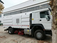 Camion balayeuse routière HOWO SINOTRUK 4x2, balayeuse haute pression pour routes urbaines et aéroports
