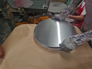 Disques en aluminium 1050 1060 3003 pour ustensiles de cuisson, cuisson profonde, poêles antiadhésives, autocuiseurs, articles de cuisine, export OEM, bord lisse - Product Image 4