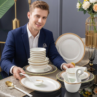 Service de table de luxe européen 60 pièces pour 8-10 personnes, bord doré et motifs en relief peints à la main, sans plomb ni chrome, qualité alimentaire, pour banquets/cadeaux