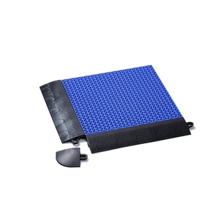 אריחי מגרש כדורסל נגד החלקה למועדון אימון כדורעף עם מחצלת גומי במפעל בעלת תכונה ישירה של מגרשי FIBA מודולריים - Product Image 1