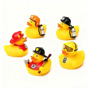 Jouets de bain en PVC personnalisés en gros, style canard pompier, avec motifs imprimés, pour la baignoire - Product Image 1