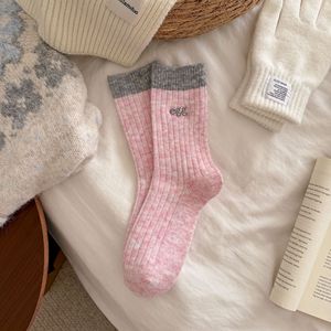 Calzini Personalizzati Confortevoli (Tessuto a Coste) - Stile con Accenti a Contrasto per Amanti della Casa e Lavoratori d'Ufficio - Product Image 1