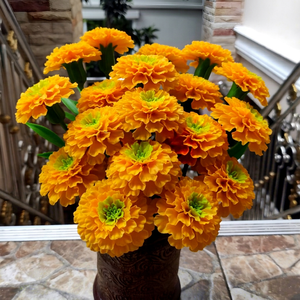 Flores de Caléndula Hechas a Mano de Arcilla Estilo Natural, Cabezas Florales Artificiales Decorativas, Centro Naranja Amarillo Verde, 10 Piezas por Set - Product Image 1