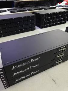 PDU Industrial de 8, 12 y 24 Vías, C13, C19, con Entrada de 32A y Disyuntor con Medidor, Trifásico, 1 PDU de Potencia - Product Image 2