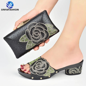 Ensemble sandales à talons hauts et pochette Sinya pour femme, style rose italien fuchsia avec décoration en pierre, fermeture à bouton pour l'été - Product Image 3