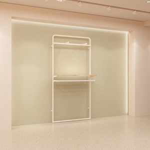 Étagère de présentation pour magasin de vêtements pour enfants, présentoir mural en fer et bois combiné - Product Image 6